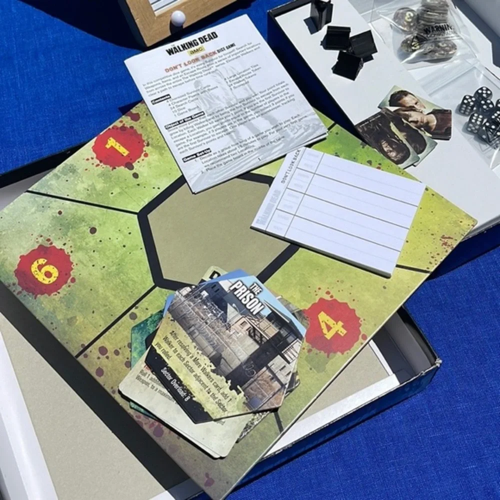 Walking Dead Dice Game: Don't Look Back -